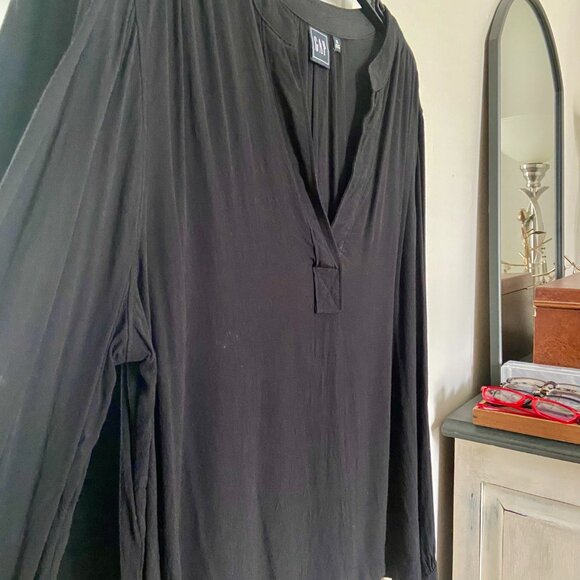 GAP Long Sleeve V-Neck Blouse in Black [XL] - Picture 2 of 5
